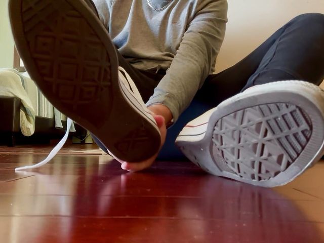Feet, Socks, Foot Worship, Masturbation (Naughty Boy Blake)