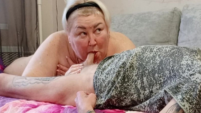 Zona901: 隣人の口の奥深くで射精するのは快楽だ