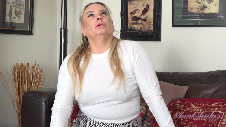 Aunt Judy's: Judys - matură sexy cu țâțe mari Eva May te intervievează să...