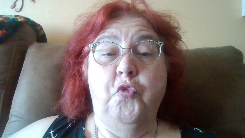 BBW nurse Vicki adventures with friends: 키스하는 소리를 내고 내가 하는 걸 볼 수 있는 영상 요청 비디오