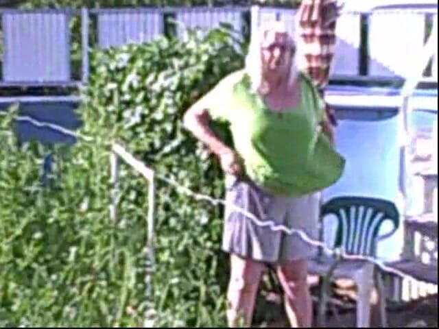 BBW nurse Vicki adventures with friends: Горячая бабуля в саду, короткое, но сладкое восстановление