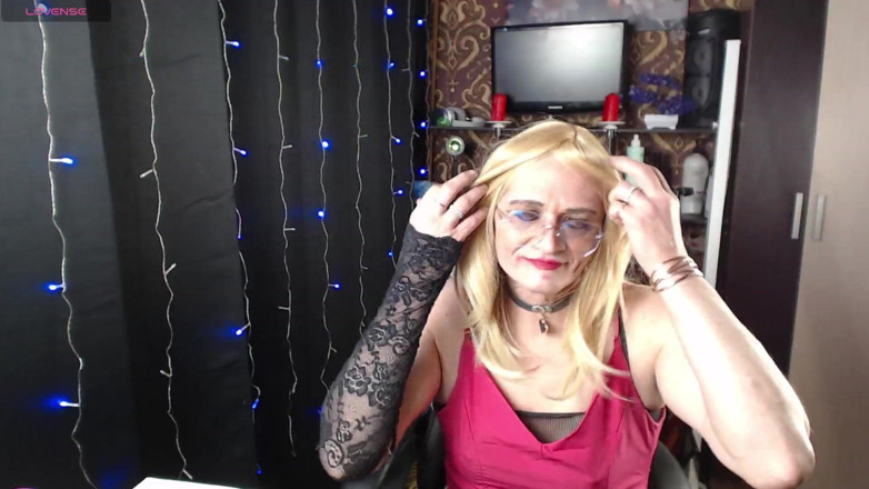 violet_bisex: Crossdresser Sissy Slampa i röd kläddans
