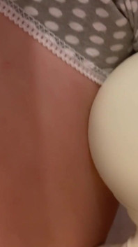 Sexy tření zrzavá chlupatá kundička pod sukní. Moje tajemství v ložnici