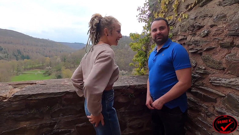 German Fuck Girls: Công khai! Thổi kèn mạo hiểm trong chuyến đi đến lâu đài!