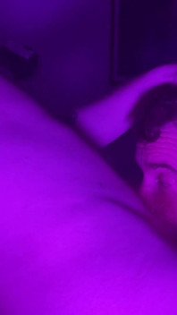 Gâtul de jos folosit de dom sexy de opt inci top