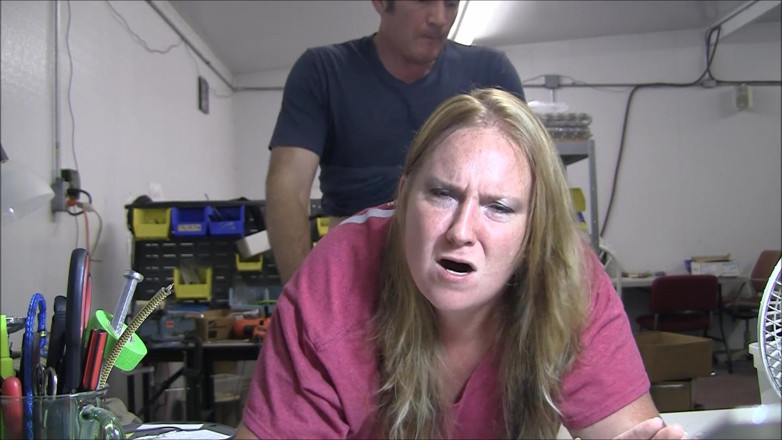 Vibra King Video: Jennifer je ošukaná přes stůl v práci
