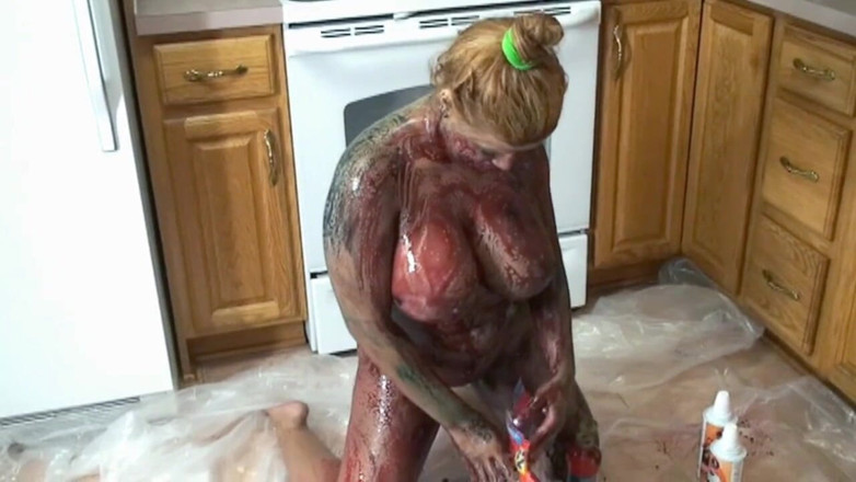 ChickPass Amateurs: La formosa MILF angel è coperta di sciroppo