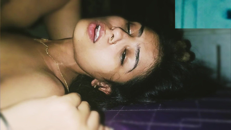 Hot Sis: Latika šuká sexy a hardcore potřebují víc