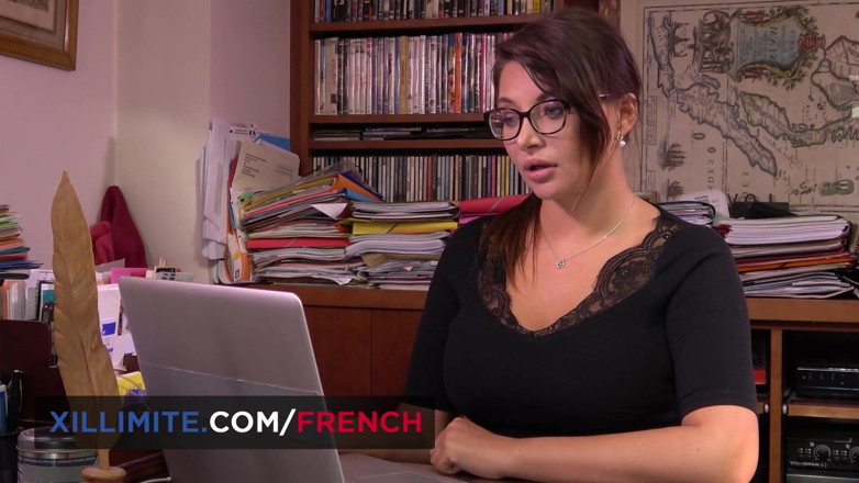 French girls at work: Zwei sexy französische brünette für einen glückspilz