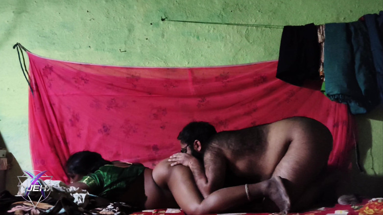 TijehX: Băiat indian futând o indiancă bhabi sexy în camera ei