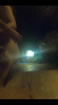 夜间在户外做爱
