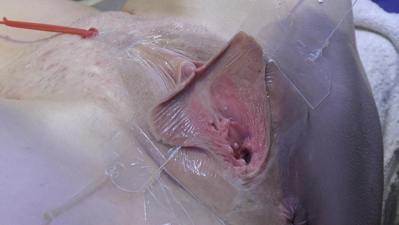 deep keely: 3 Yalayan Vagina, Çok Yakın Olmayan Yerlerde