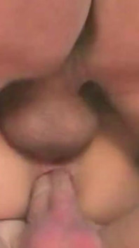Asiatische süße kammie bekommt nach einem dreier mit doppelpenetration eine gesichtsbesamung und anal creampie
