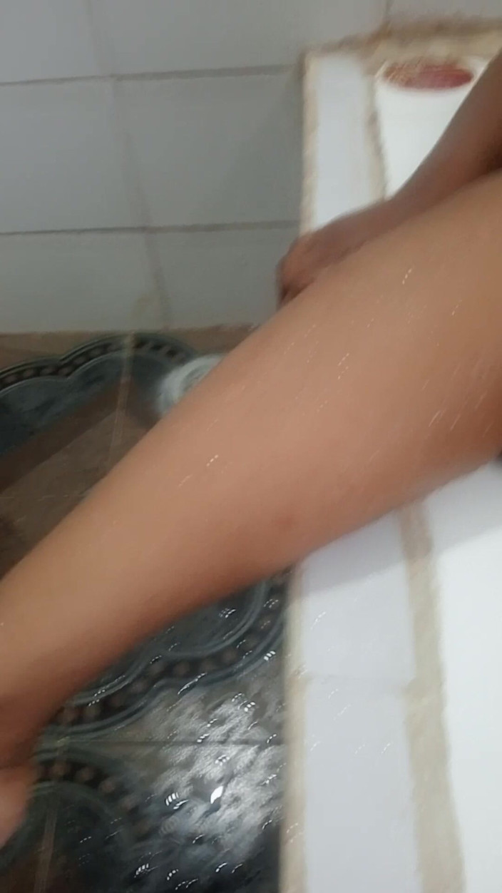 Benita sweety: Kundička Finguring Myje se sexy ve vaně