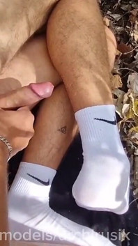 Ya no soy heterosexual. Me follé todos los agujeros con una gran polla y me corrí al costado del camino