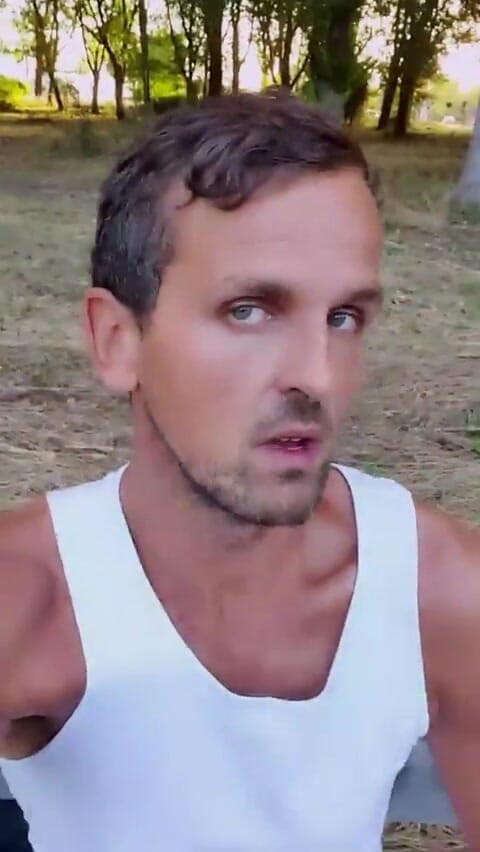 Slutboyben: セクシーだけど脳を犯した露出狂の豚