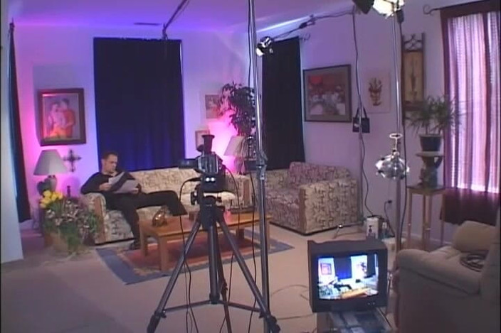 Real Porn Amateur: もっとください!- 大きな胸のブロンドがスリーサムで激しくセックスされる