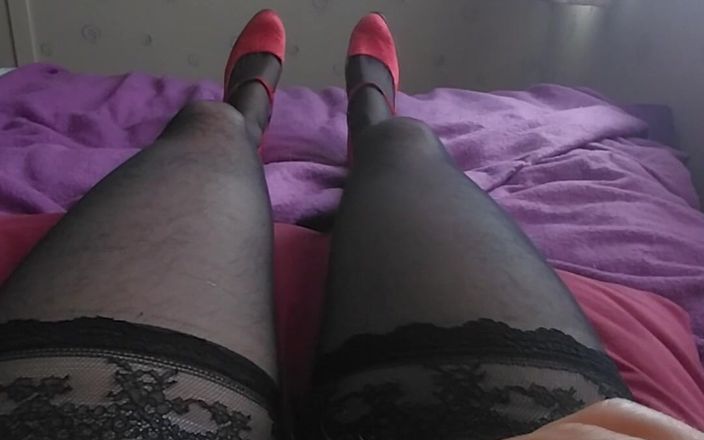 Cindy Belfast: Excited Sissygasm in Lingerie