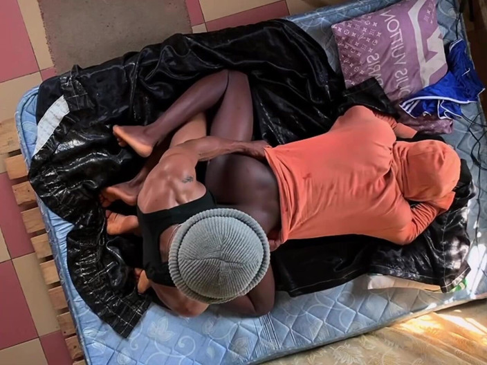 Stilesbhalifa1: 寮の男の子角質セックスの冒険5