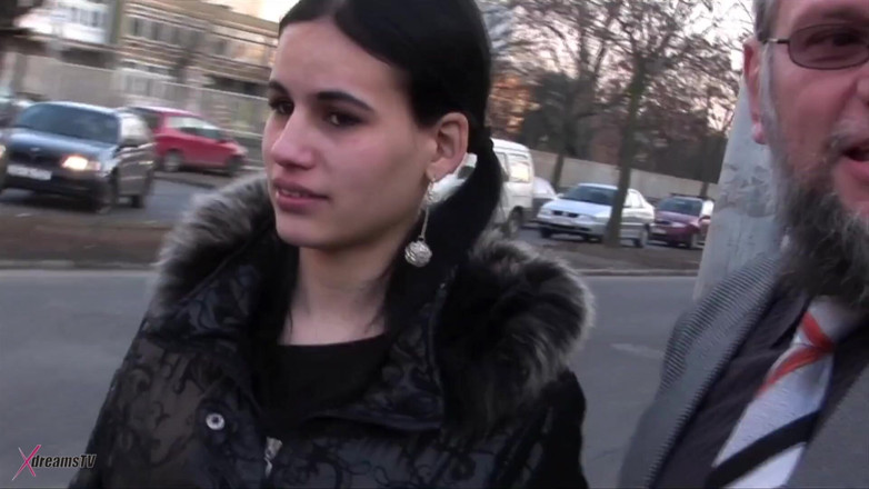 XdreamsTV: In my home - pickup amateur at the bus stop