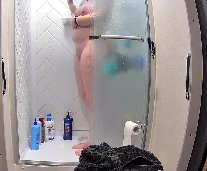 KittieNoOne: Avsugning i duschen