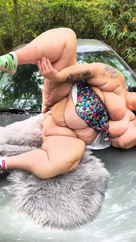 Pozwól mi uzyskać jedną rzecz prosto, bo ta dziwka bowlegged jazda na Hood cholernie jest dobra
