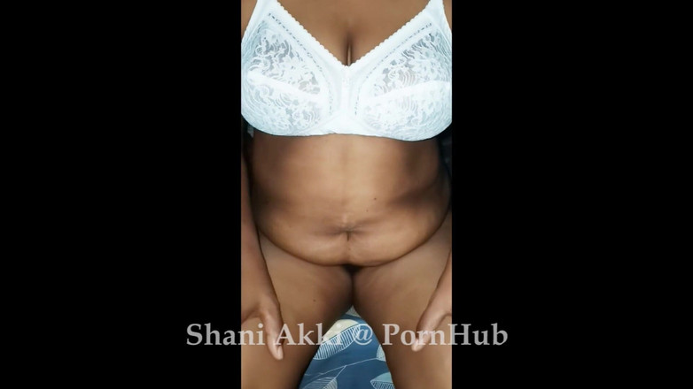 Shani Akki: Шри-ланкийская милфа показывает свое обнаженное тело своему любовнику