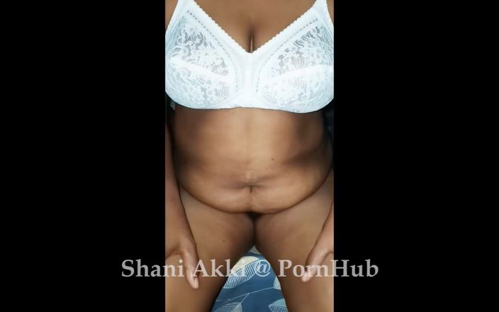 Shani Akki: Une MILF sri-lankaise montre son corps nu à son amant