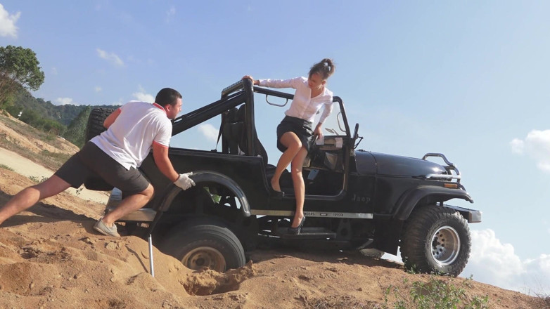 Angel The Dreamgirl: Get out of the car and push the car harder...