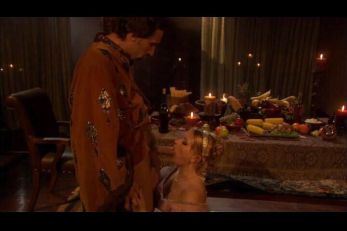 CBD Media: Una teen bionda con un gran culo con le labbra...