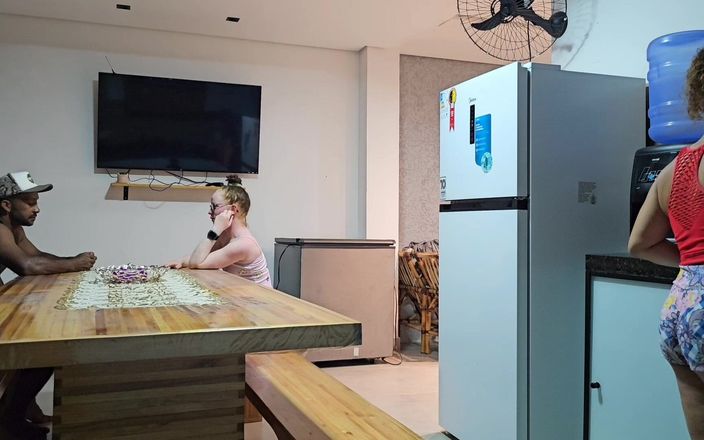 Lorrany exotica: HIJASTRA QUIERE TENER SEXO EN LA COCINA PERO EL SEXO...
