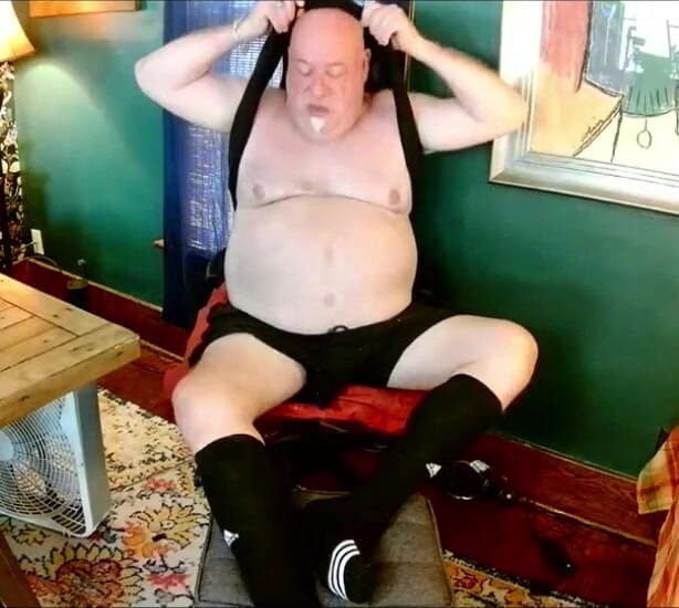 beardaddychub: Långa svarta Adidas strumpor ryck av!