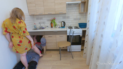 MILF Oxana: Lucky plumber