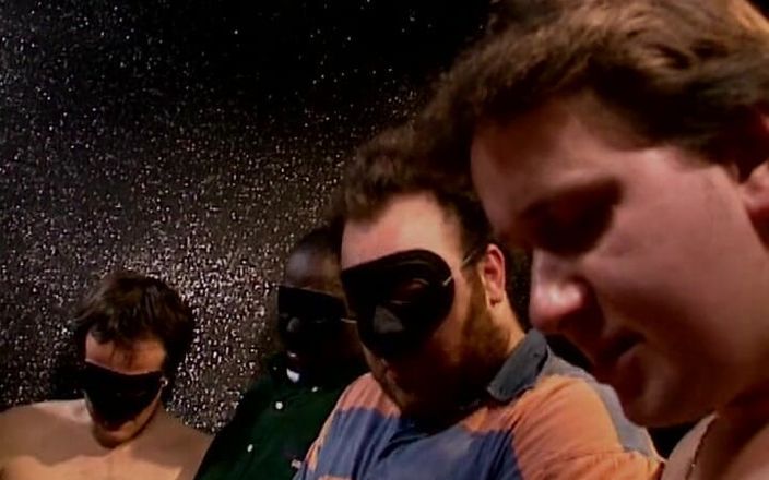 Planete Francaise: Rubia francesa caliente chupa varias pollas en un gangbang caliente