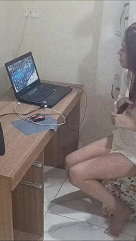 Gospodina primește un tehnician de internet cu haine sexy!