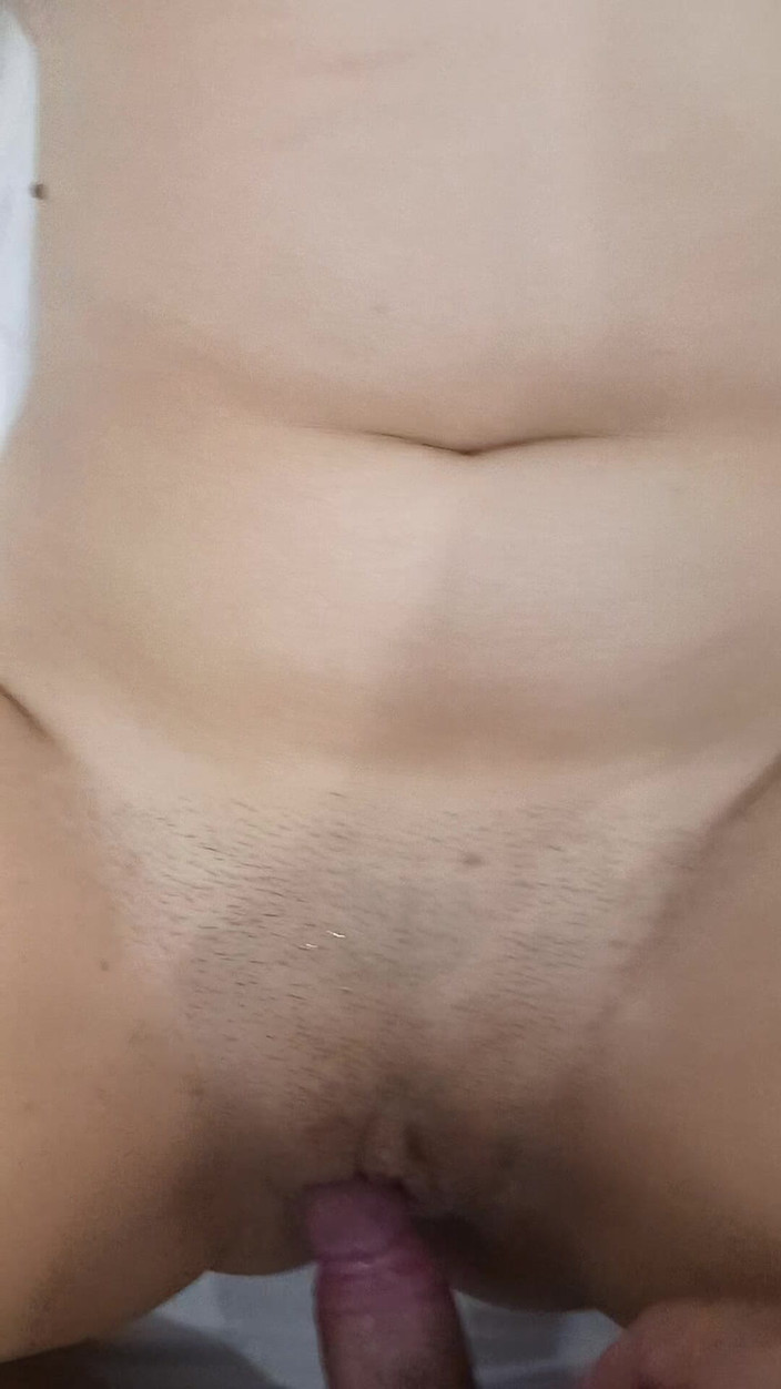 Tinutza: Je baise avec un ami à xHamster et il m’éjacule dedans