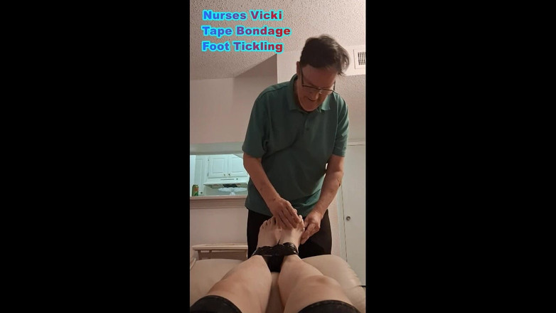BBW nurse Vicki adventures with friends: 육덕 거유 간호사 Vicki는 본딩이고 발 간지럽히는 1부