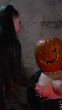 Fetiche de Halloween por el Pechón y el Tabaco