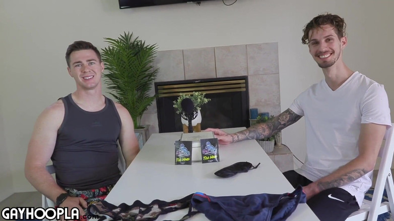 Gay Hoopla: 거대한 라틴계 자지를 따먹는 18살 대학 운동선수! 와우!