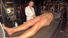 Queen_of_BDSM: Dr. Herrin Saskia geeft je een piercing!