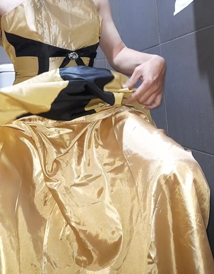 Naomisinka: Vestido de cetim dourado de seda, vestido longo, masturbação