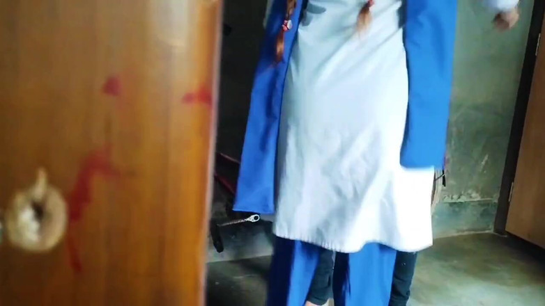 Fantacycutting: Hintli öğrenci genç öğretmeni tarafından sikiliyor