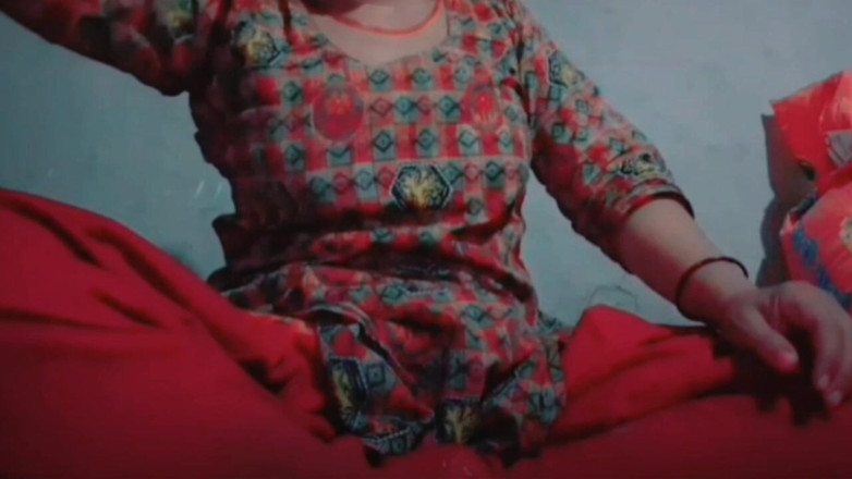 TricolorMusic3: Desi calda india si masturba da sola in casa masturbando...