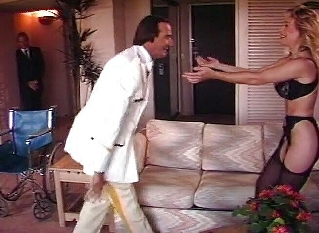 Alfacontent Babes: Богиня з великими цицьками трахається в її мокру піхву