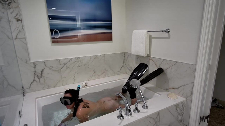 Suzy Wylde: Bts Urodziny Niespodzianka i lekcje nurkowania z rurką