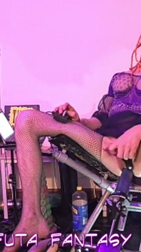 Hluboko ošukaná strojem, zvuk, výhřez, robertky, obrovské stříkající sissygasmy a zející šťavnatá růže