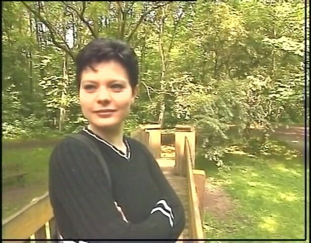 Lucky Cooch: Krátkovlasá kočka s velkými prsy ukazuje své sexy tělo na...