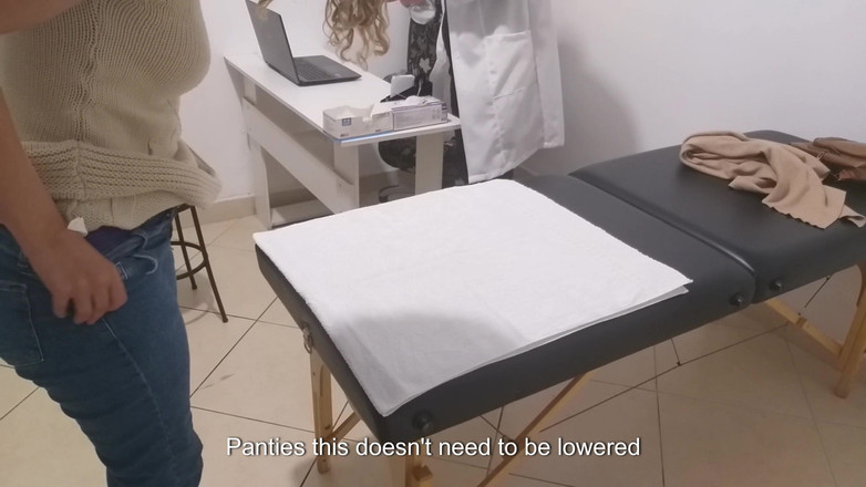 Gabi SweetCouplesStories: 真正的泌尿科医生进行检查并用他的在她的菊花里治愈她