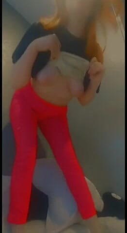 Lolafuccbunny: Lolafuccbunny teasing in hot pink leggings