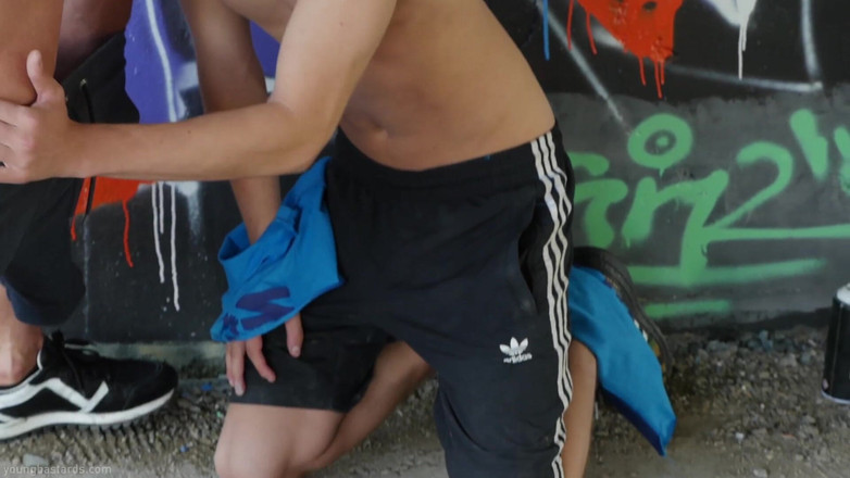 Kinky Twink: 겸둥이 갈색 머리